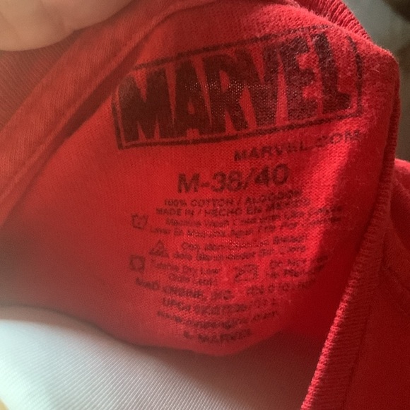 Gently Loved Marvel T-Shirt Unisex - Picture 5 of 5